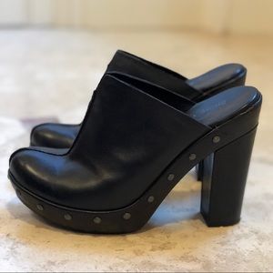 KORK-EASE BLACK LEATHER SIZE 7 HEELED CLOG